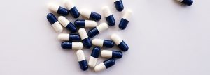 Bild på vita och blå piller