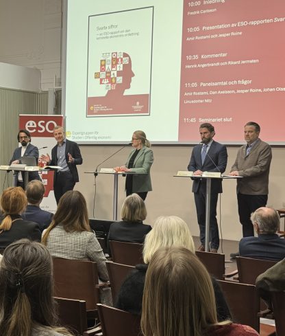 Bild på panel och författare från seminariet.